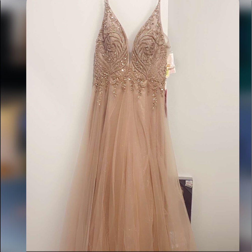 Light pink prom dress super cute never worn!!